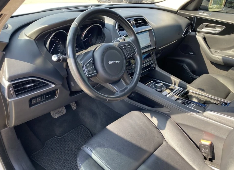 2020 Jaguar F-Pace - Image 4 of 18