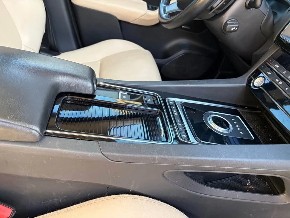 2020 Jaguar F-Pace - Image 7 of 9