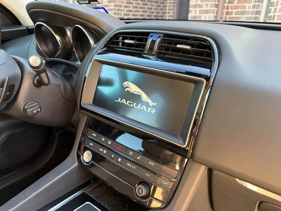 2020 Jaguar F-Pace - Image 6 of 9