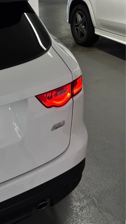 2020 Jaguar F-Pace - Image 6 of 16
