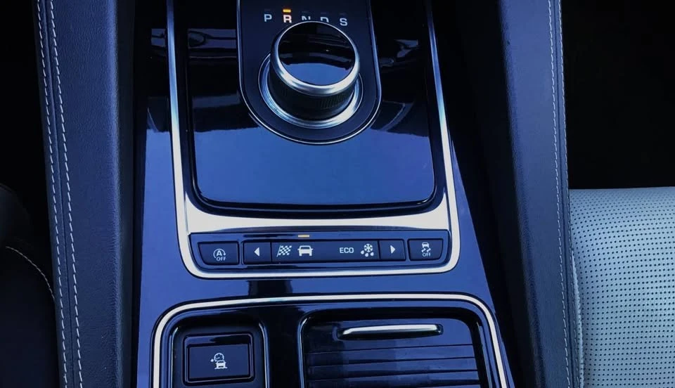 2020 Jaguar F-Pace - Image 18 of 20
