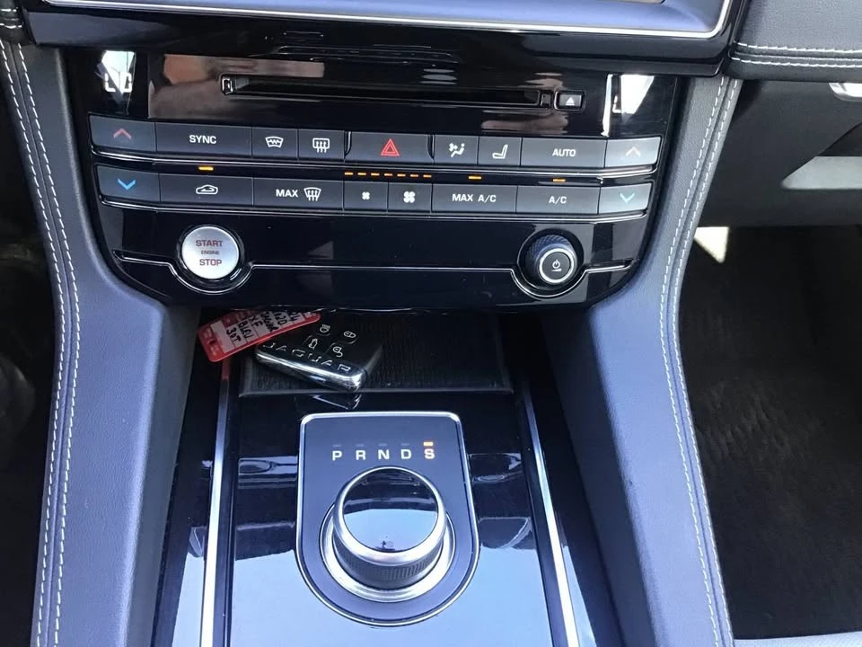 2020 Jaguar F-Pace - Image 17 of 20