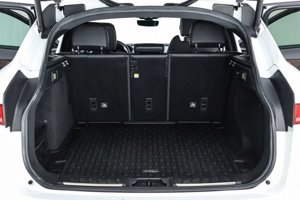 2020 Jaguar F-Pace - Image 16 of 16