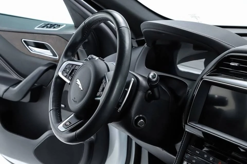 2020 Jaguar F-Pace - Image 12 of 16
