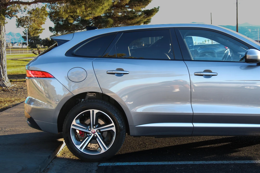 2020 Jaguar F-Pace - Image 27 of 31