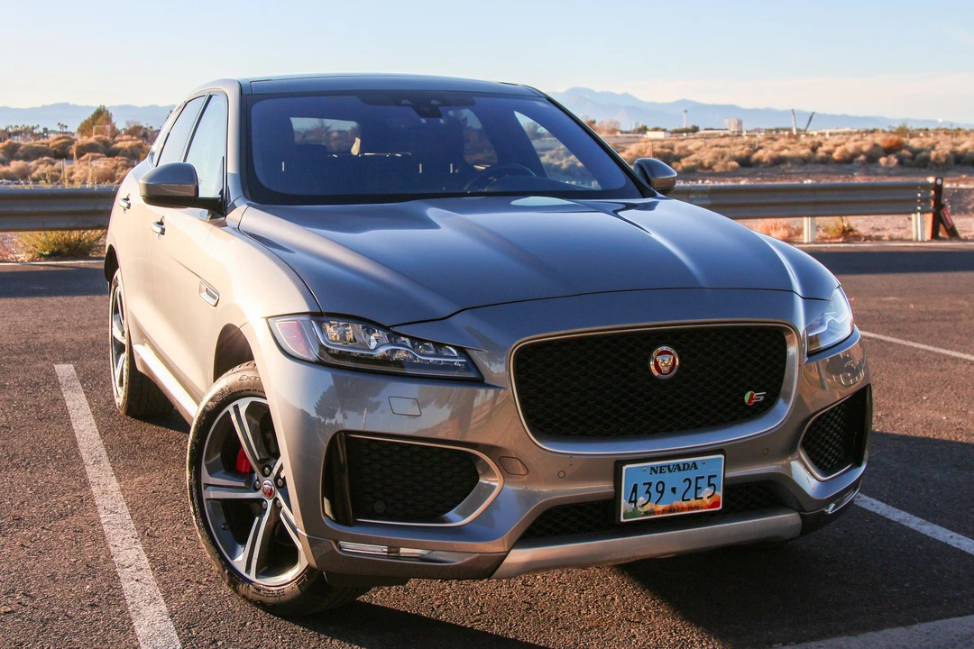 2020 Jaguar F-Pace - Image 23 of 31