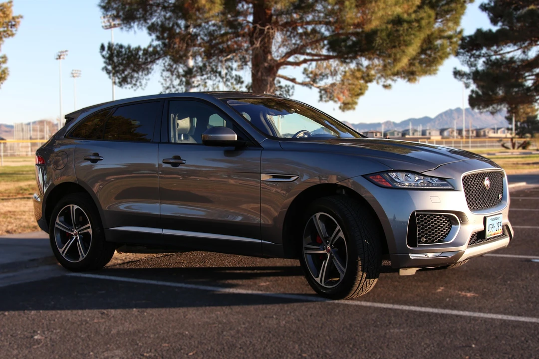 2020 Jaguar F-Pace - Image 20 of 31