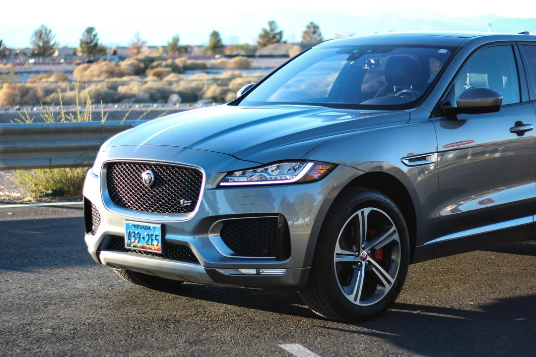2020 Jaguar F-Pace - Image 24 of 31