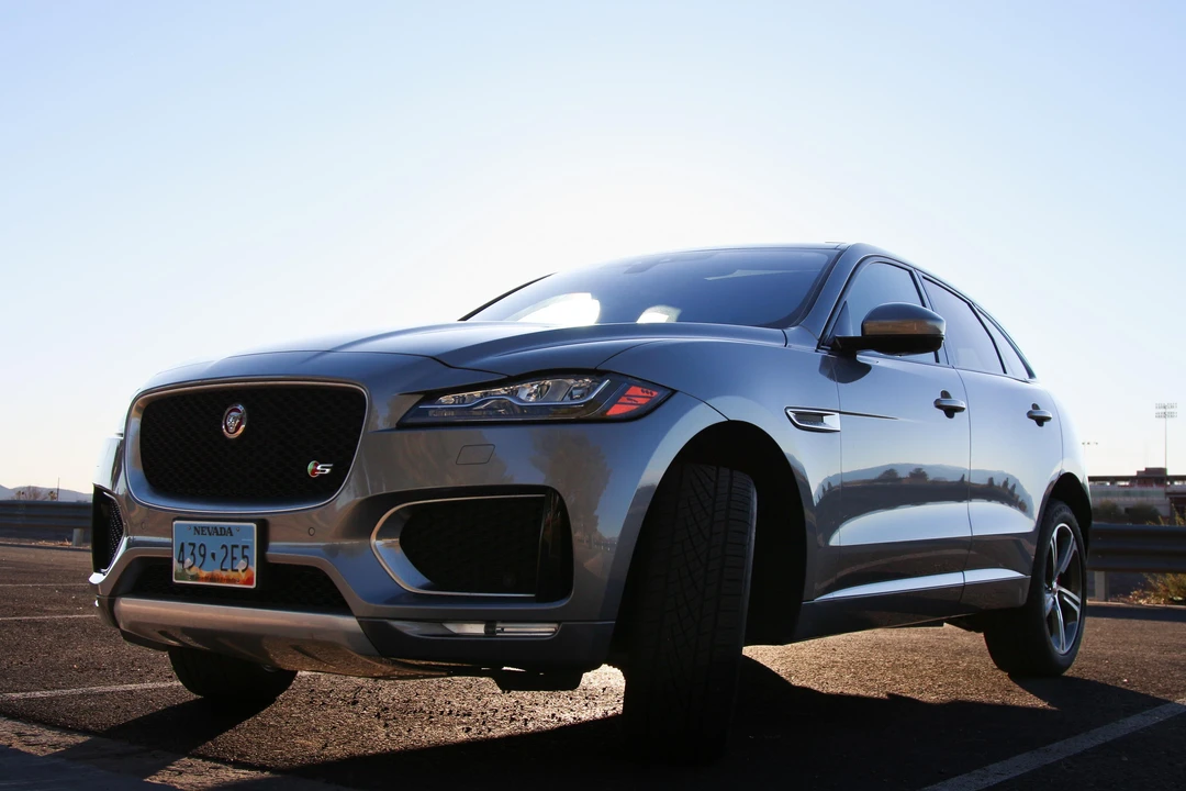2020 Jaguar F-Pace - Image 8 of 31