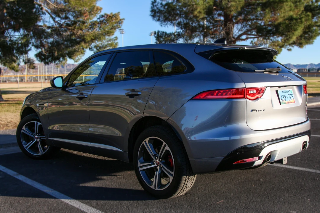 2020 Jaguar F-Pace - Image 13 of 31