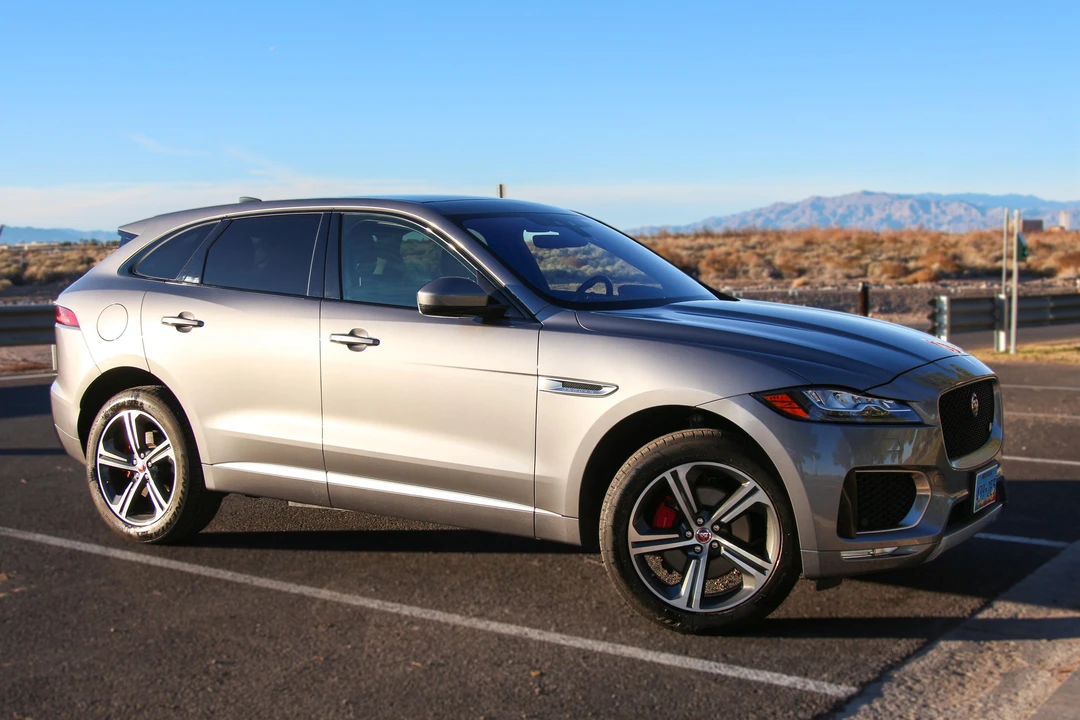 2020 Jaguar F-Pace - Image 19 of 31
