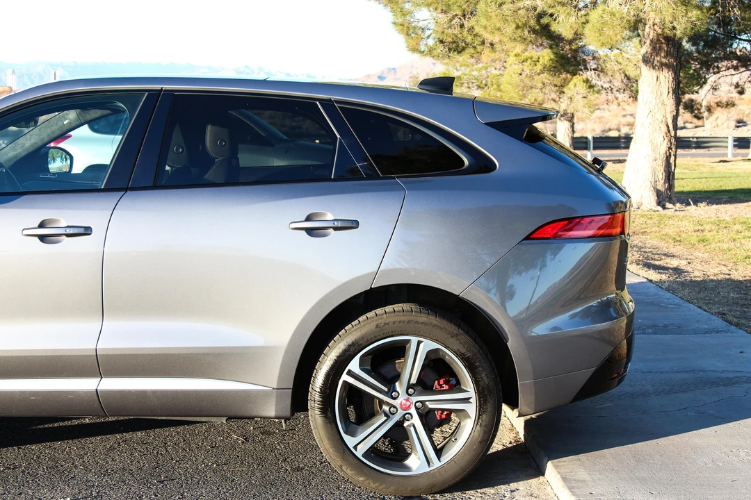 2020 Jaguar F-Pace - Image 25 of 31