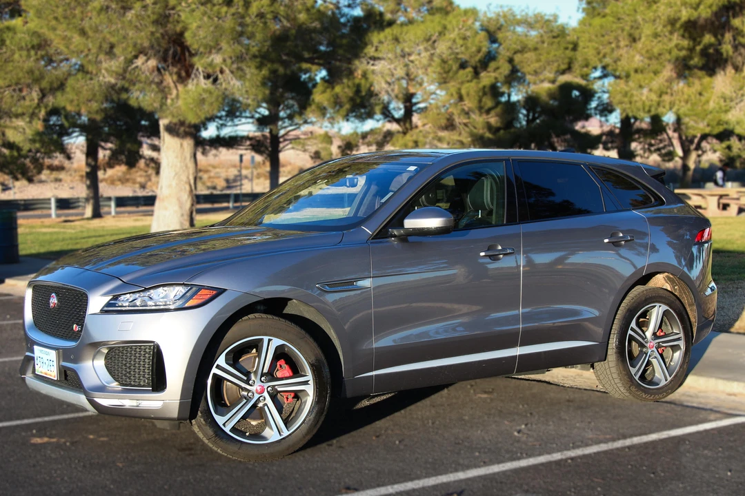 2020 Jaguar F-Pace - Image 10 of 31