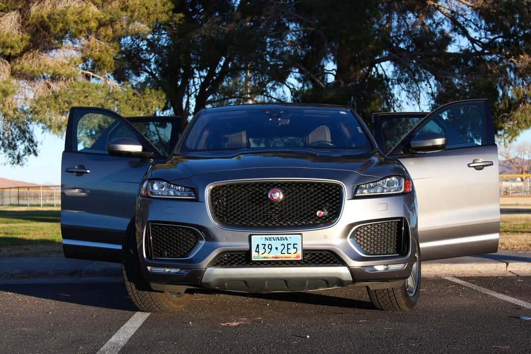 2020 Jaguar F-Pace - Image 7 of 31