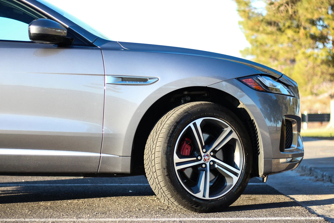 2020 Jaguar F-Pace - Image 28 of 31