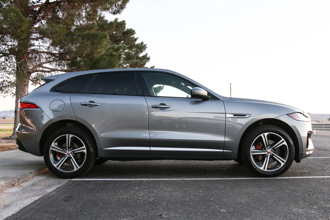 2020 Jaguar F-Pace - Image 18 of 31