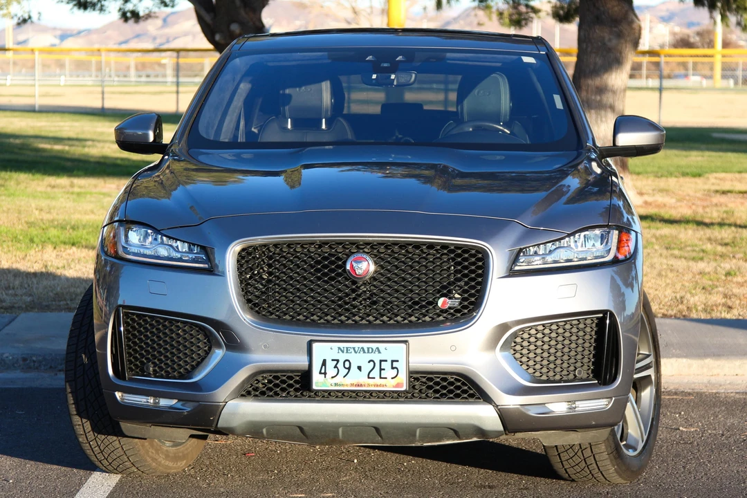 2020 Jaguar F-Pace - Image 2 of 31
