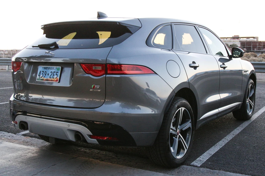 2020 Jaguar F-Pace - Image 4 of 31