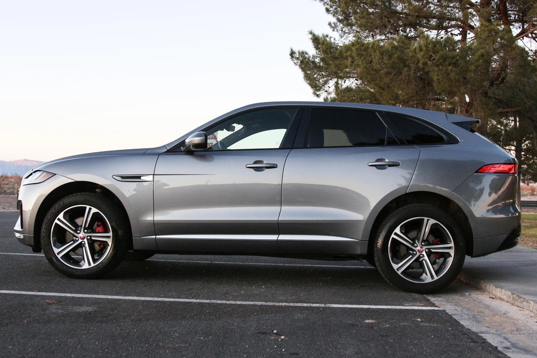 2020 Jaguar F-Pace - Image 3 of 31