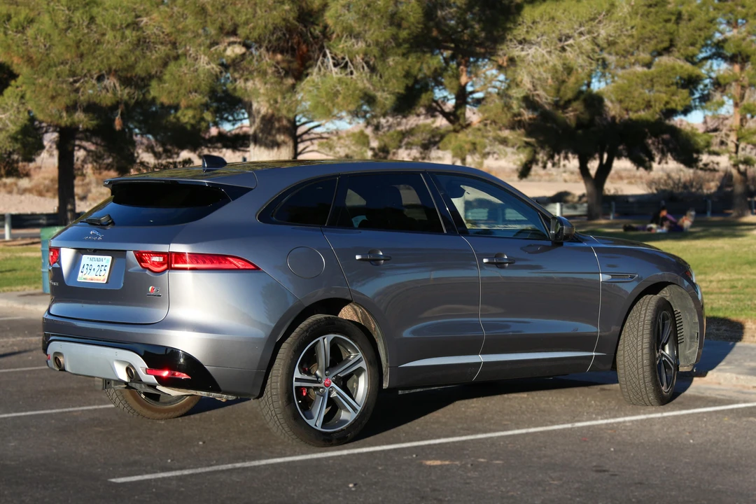 2020 Jaguar F-Pace - Image 16 of 31