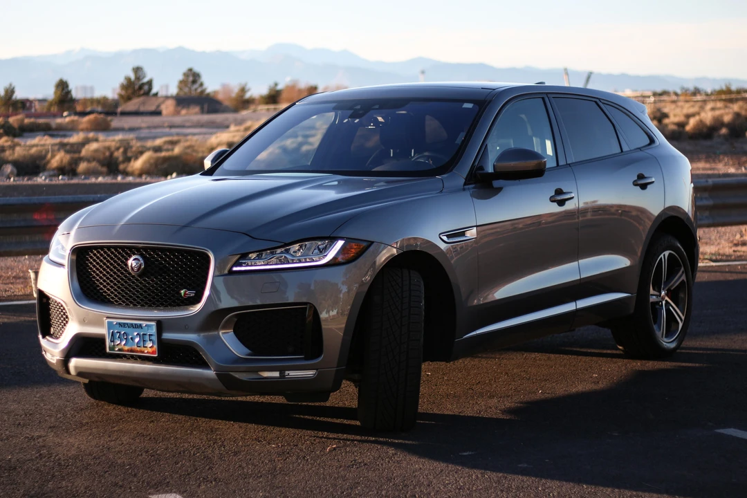 2020 Jaguar F-Pace - Image 9 of 31