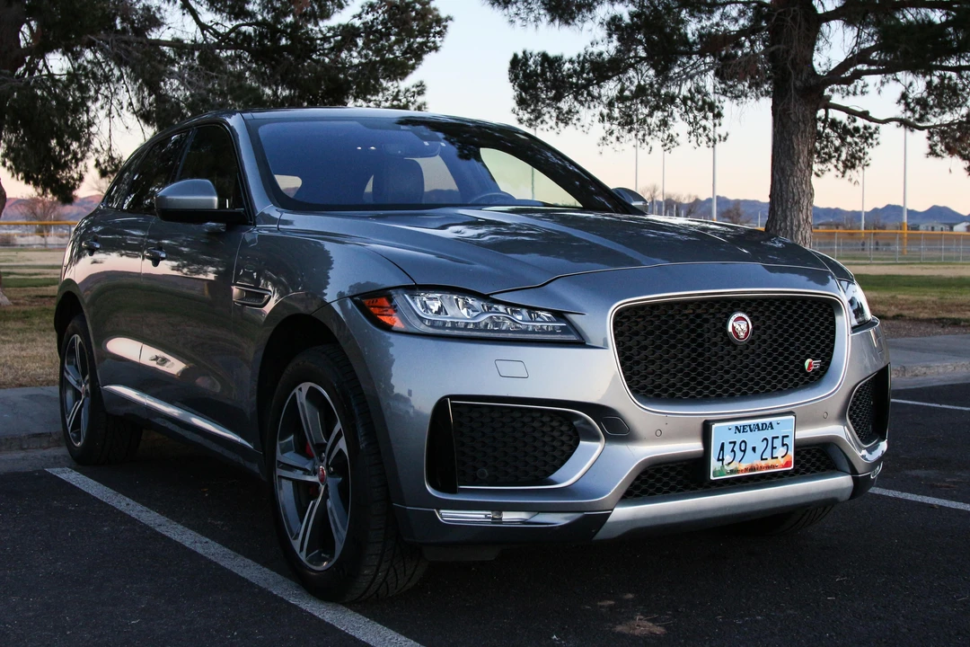 2020 Jaguar F-Pace - Image 21 of 31