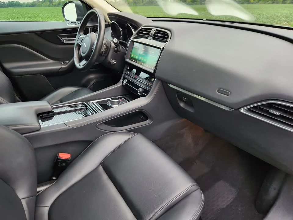 2020 Jaguar F-Pace - Image 9 of 18