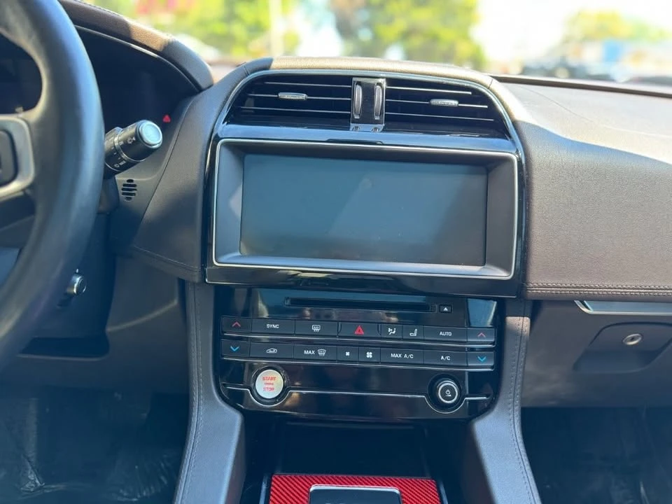 2020 Jaguar F-Pace - Image 9 of 12