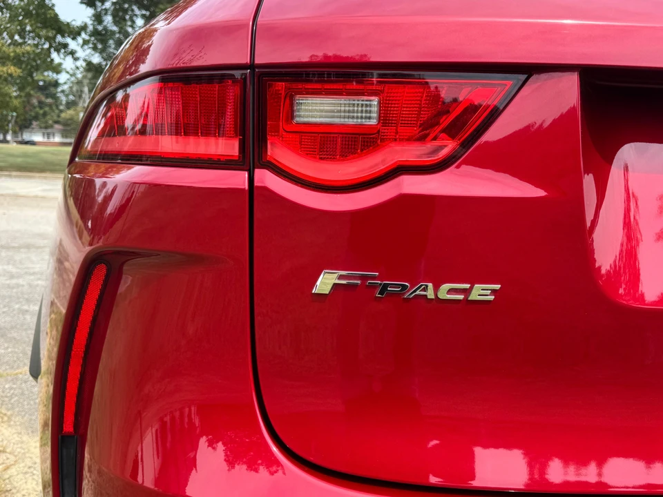 2020 Jaguar F-Pace SVR - Image 27 of 31