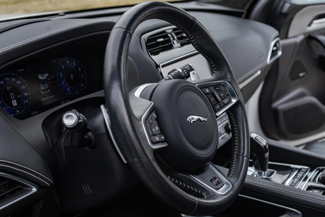 2020 Jaguar F-Pace SVR - Image 28 of 31