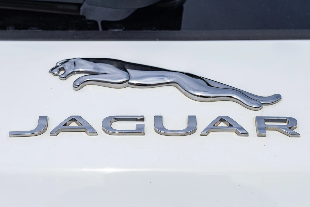2020 Jaguar F-Pace SVR - Image 19 of 31