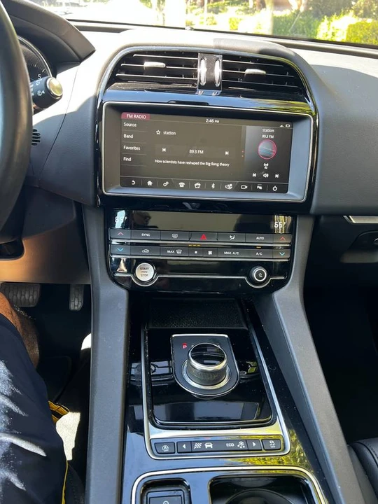 2020 Jaguar F-Pace - Image 10 of 14