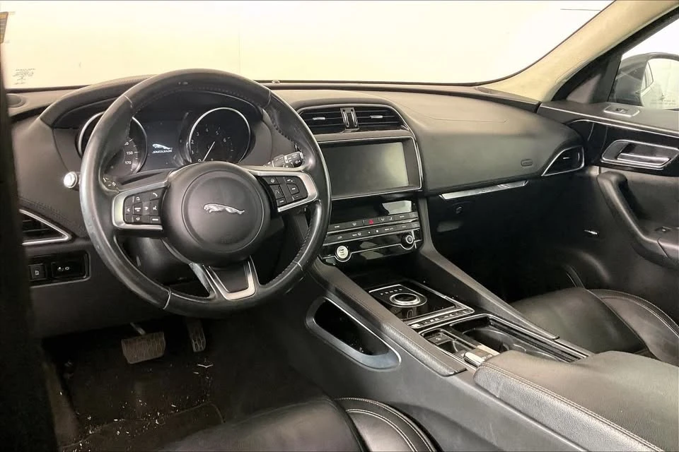 2020 Jaguar F-Pace - Image 2 of 3