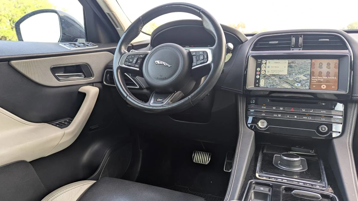 2020 Jaguar F-Pace - Image 19 of 22