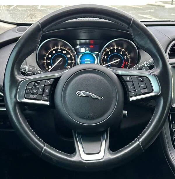 2020 Jaguar F-Pace - Image 10 of 20