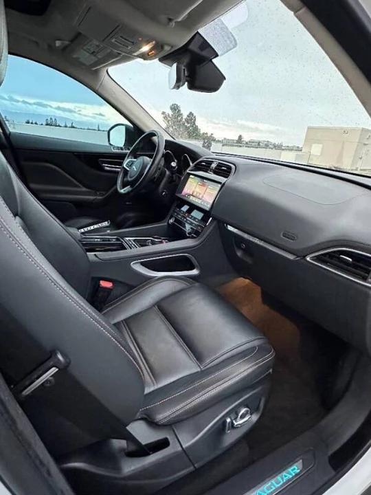 2020 Jaguar F-Pace - Image 14 of 20