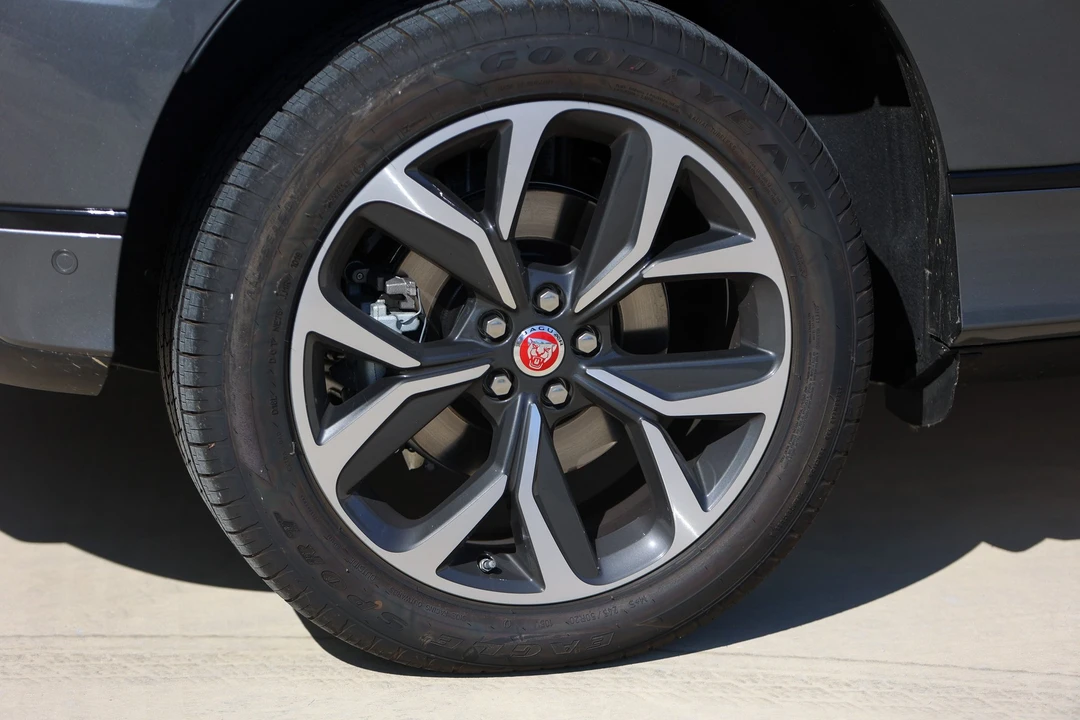 2020 Jaguar I-Pace - Image 5 of 31