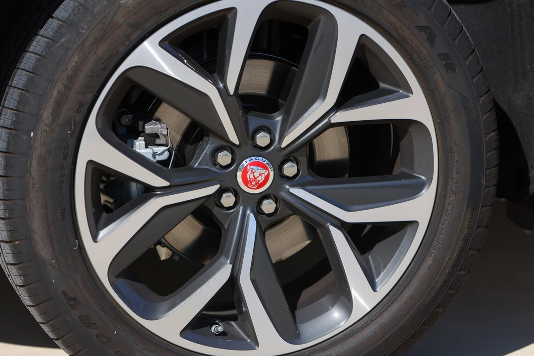2020 Jaguar I-Pace - Image 16 of 31