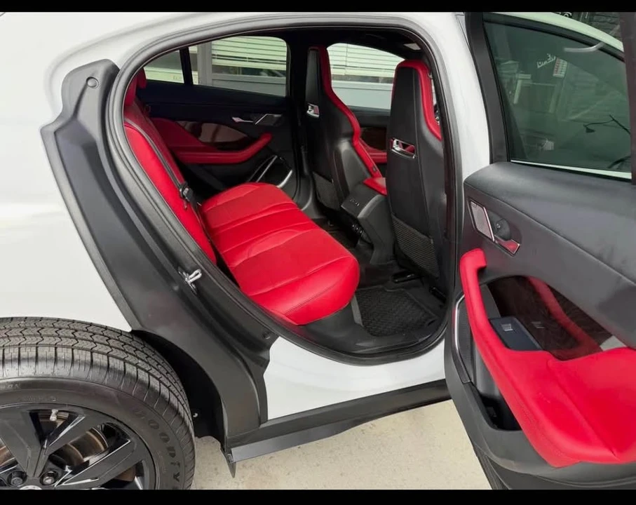 2020 Jaguar I-Pace - Image 17 of 18