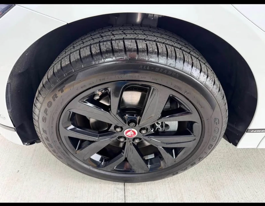 2020 Jaguar I-Pace - Image 10 of 18