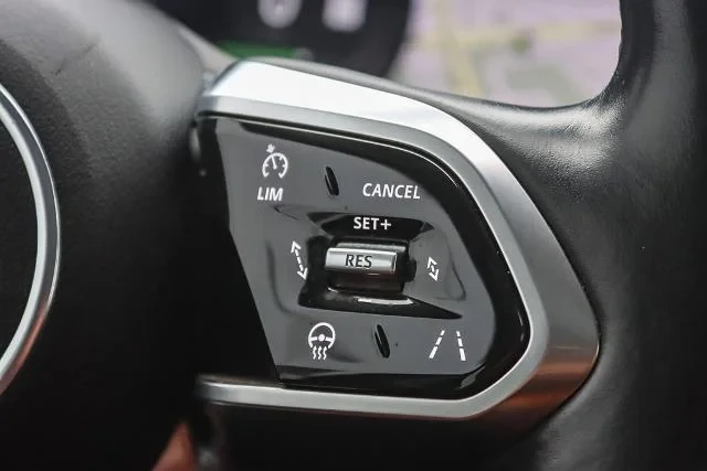 2020 Jaguar I-Pace - Image 13 of 19