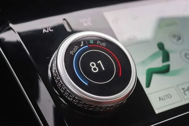 2020 Jaguar I-Pace - Image 14 of 19