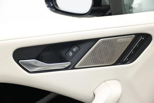 2020 Jaguar I-Pace - Image 11 of 12