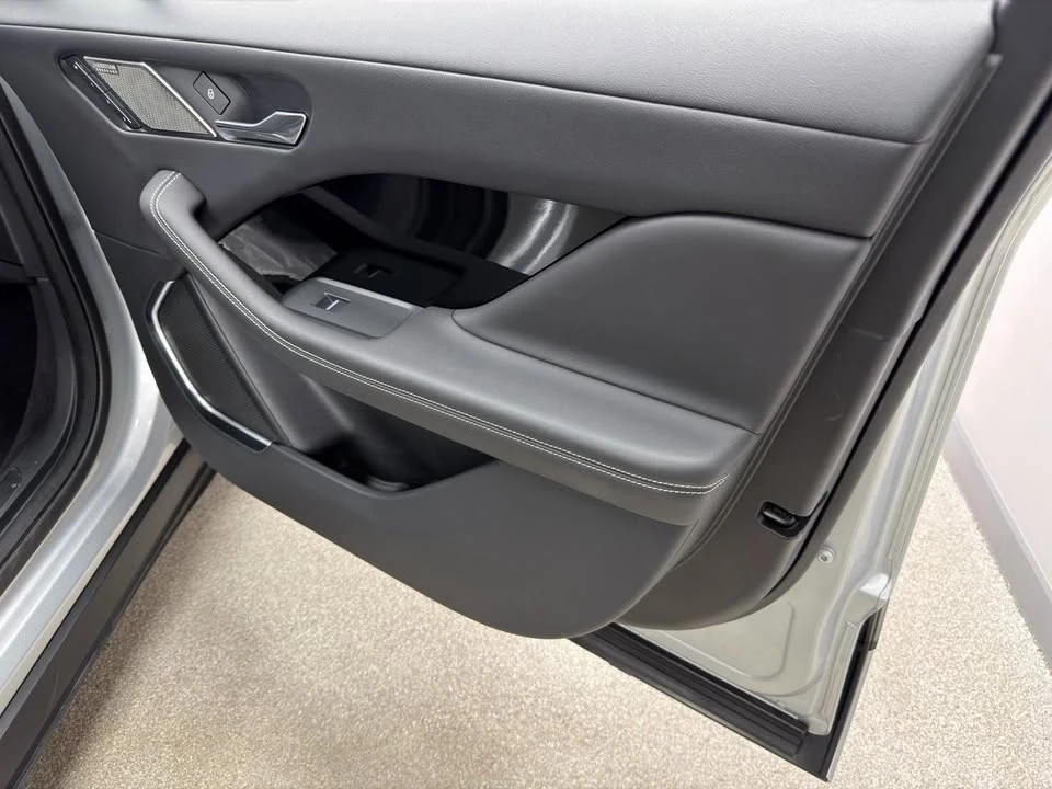 2020 Jaguar I-Pace - Image 13 of 20