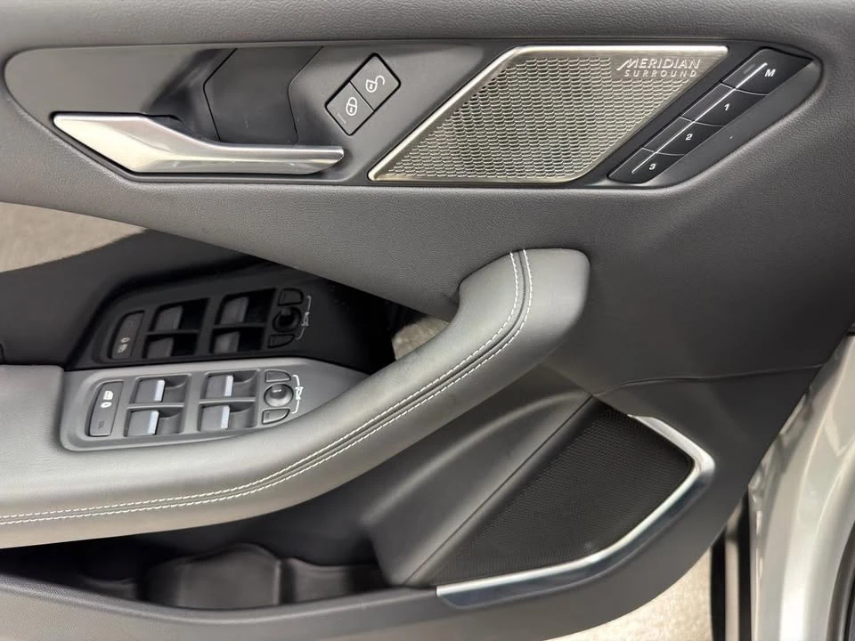 2020 Jaguar I-Pace - Image 15 of 20