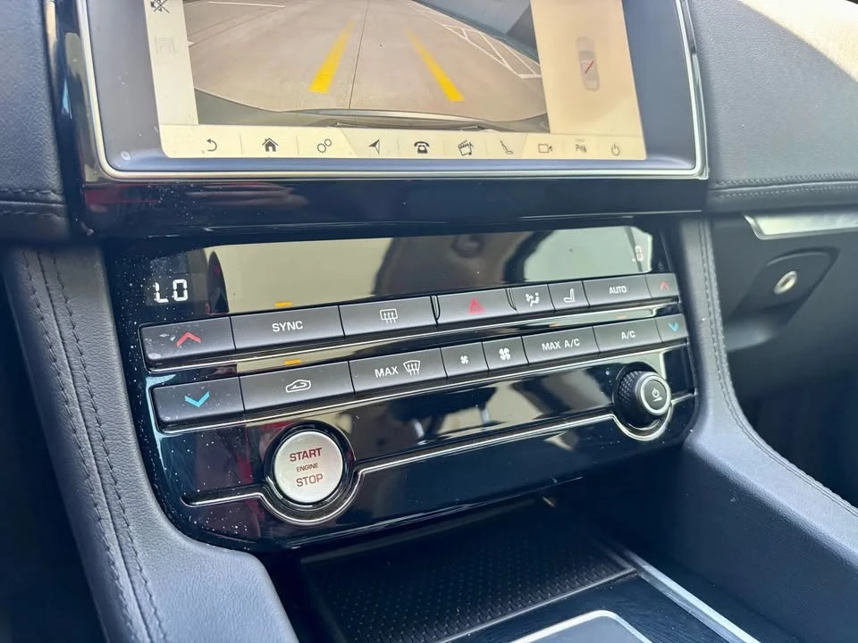 2020 Jaguar F-Pace - Image 15 of 18