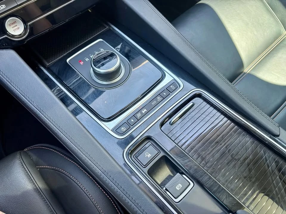 2020 Jaguar F-Pace - Image 16 of 18