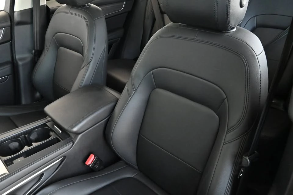 2020 Jaguar F-Pace - Image 9 of 14