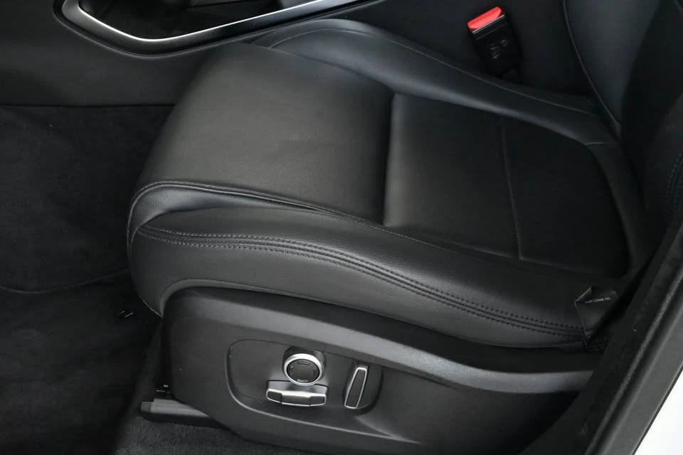 2020 Jaguar F-Pace - Image 11 of 14