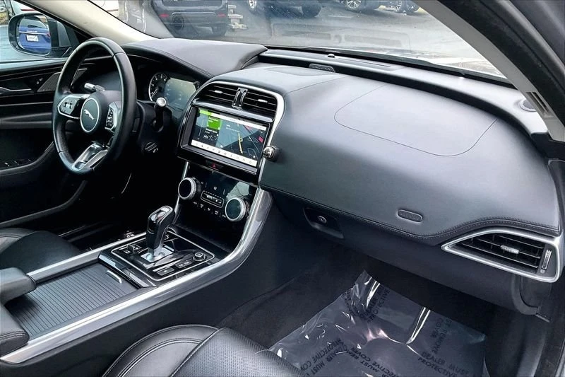 2020 Jaguar XE - Image 13 of 20